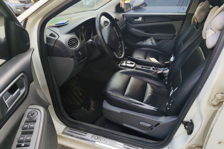 福特 福克斯 2013款 两厢经典 1.8L 自动基本型中控内饰20