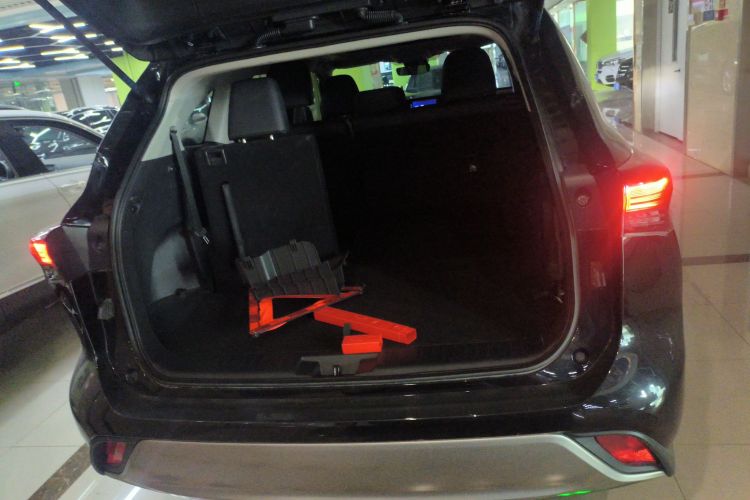 丰田 汉兰达 2022款 双擎 2.5L 四驱豪华版 7座局部细节23