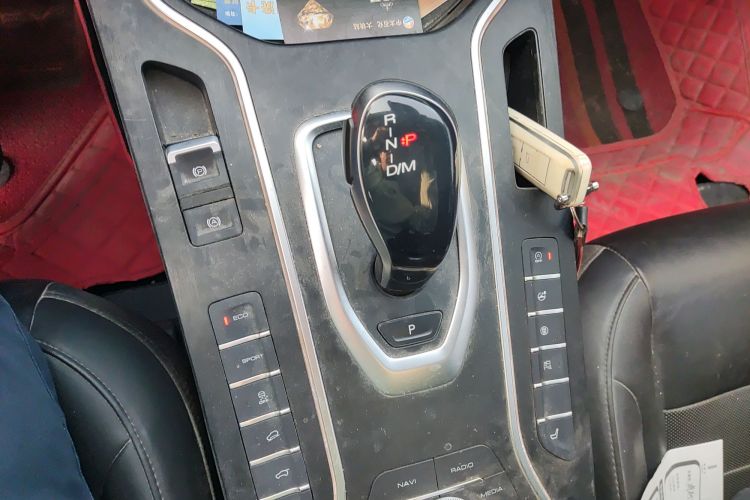 魏牌 VV7 GT 2020款 2.0T 旗舰型中控内饰18