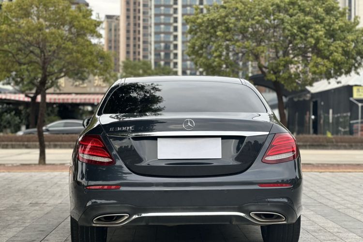 奔驰E级 2016款 E 300 L 运动时尚型车身外观6
