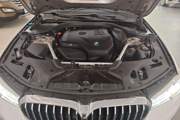 宝马5系 2021款 530Li 领先型 豪华套装机舱底盘24