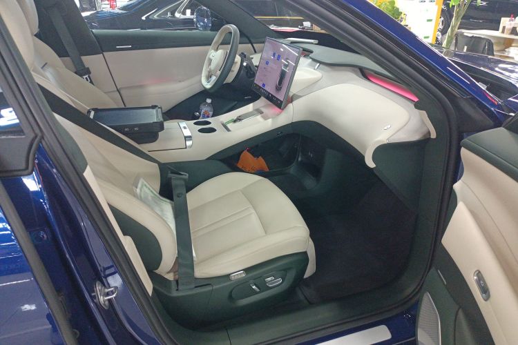 小米汽车 小米YU7 2025款 超长续航高性能四驱Max版局部细节41