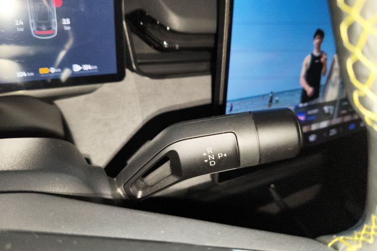 领克08 EM-P 2023款 120km 长续航Halo局部细节18