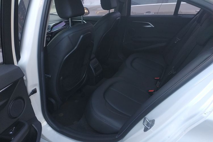 宝马1系 2018款 118i 运动型中控内饰7004