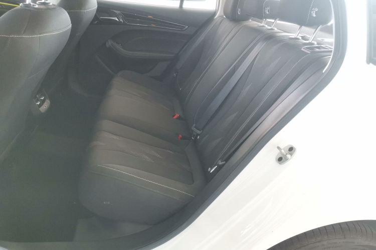 荣威i5 2021款 1.5L CVT铂金版中控内饰21