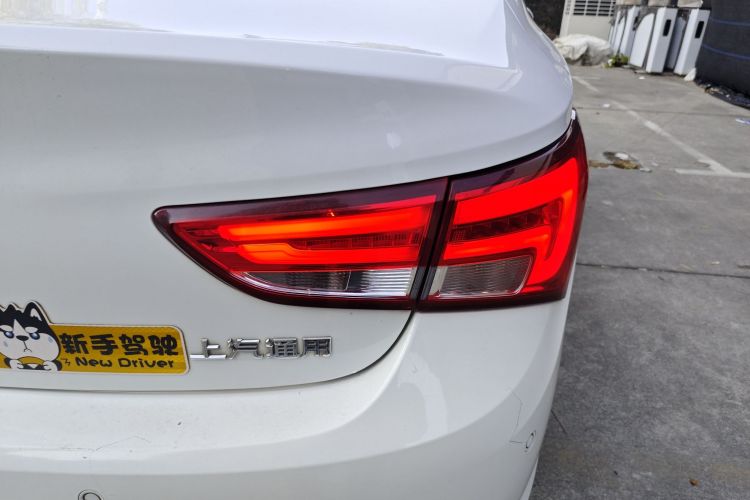 别克 威朗 2018款 三厢 20T 双离合领先型车身外观9