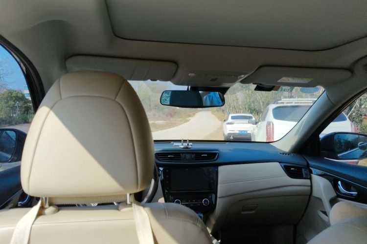 日产 奇骏 2019款 2.0L CVT舒适版 2WD中控内饰22