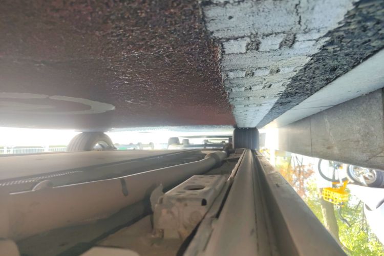 腾势D9 2024款 DM-i 980 四驱尊贵型局部细节9001