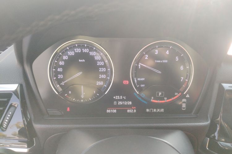 宝马1系 2022款 125i M运动曜夜版局部细节14