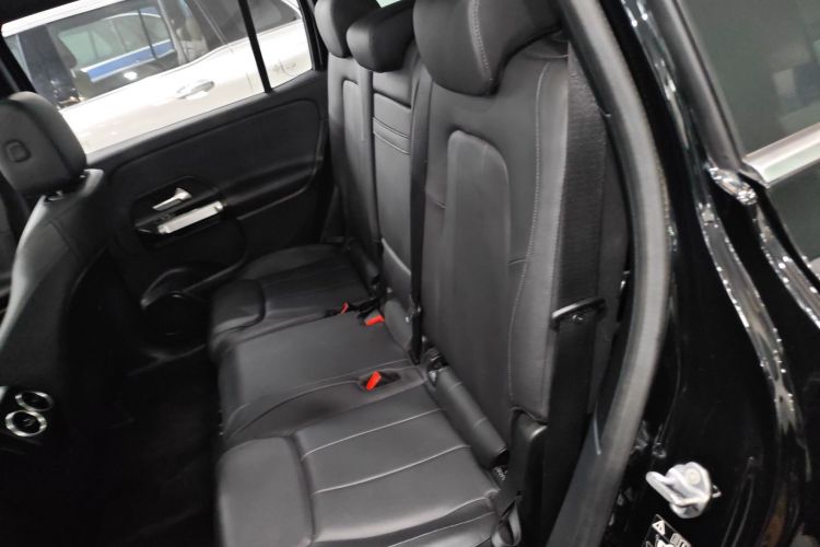 奔驰GLB 2023款 GLB 220 时尚型中控内饰21