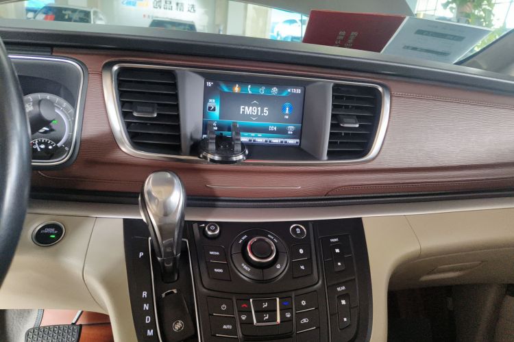 别克GL8 2018款 28T 豪华型 国VI中控内饰16