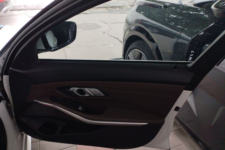 宝马3系 2022款 改款 325Li M运动套装中控内饰7005