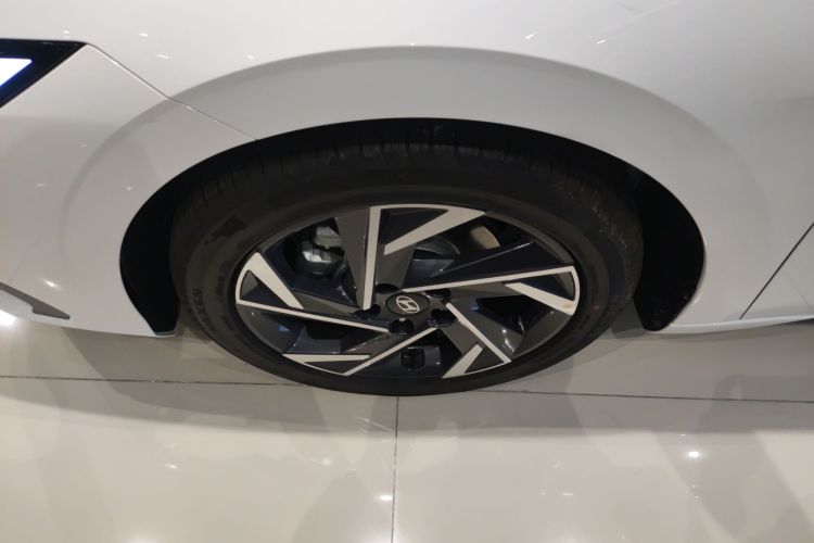 现代 伊兰特 2023款 1.5L CVT GLX精英版车身外观6001