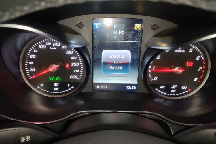 奔驰GLC轿跑 2019款 GLC 260 4MATIC 轿跑SUV中控内饰14