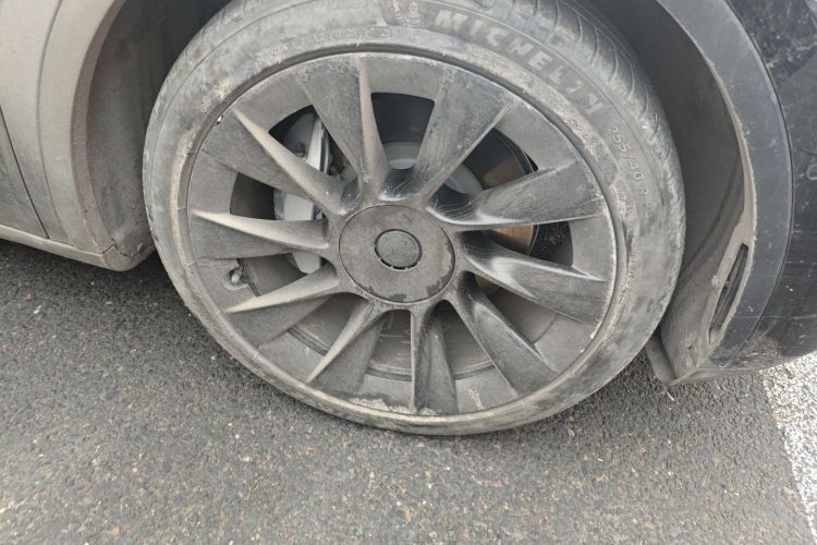 特斯拉 Model Y 2021款 标准续航后驱版车身外观10