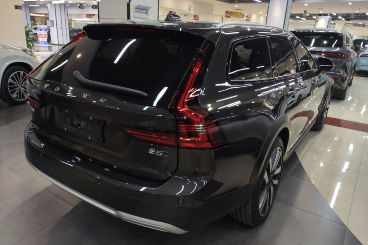 沃尔沃V90 2024款 Cross Country B5 AWD 智尊版车身外观7