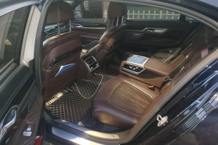 宝马7系 2019款 改款 740Li 尊享型 M运动套装中控内饰7004