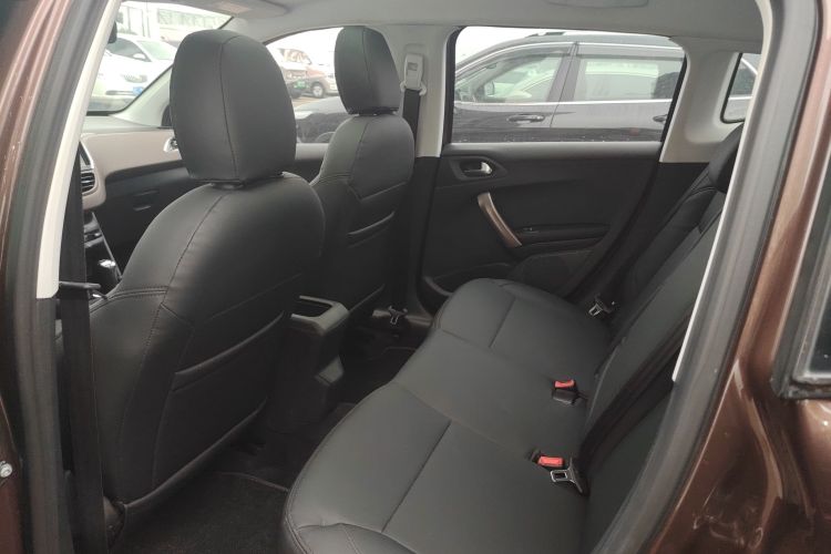 标致2008 2014款 1.6L 自动时尚版中控内饰7004