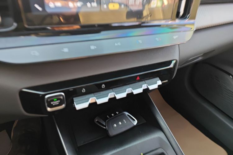 宝骏RC-5 2020款 1.5L 手动智耀豪华型中控内饰16