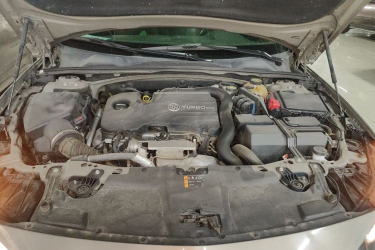 别克 君威 2017款 20T 精英型机舱底盘24