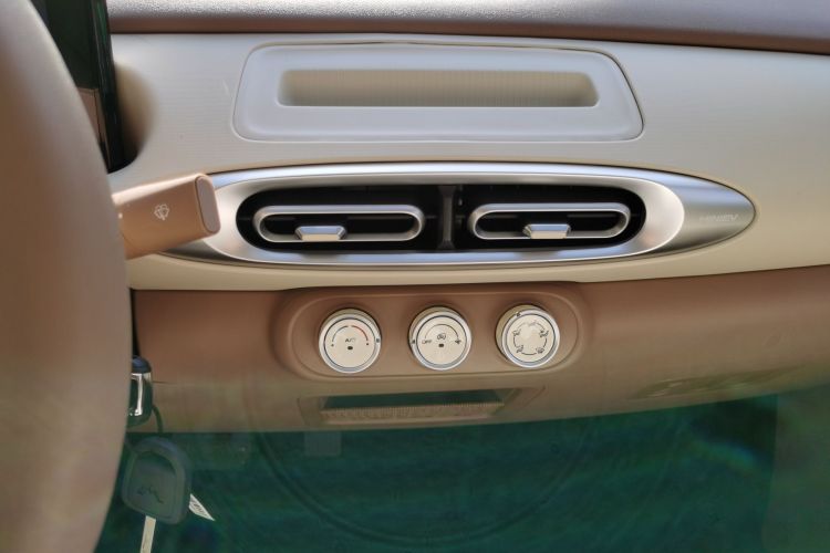 五菱汽车 宏光MINIEV 2025款 四门版 进阶款中控内饰16