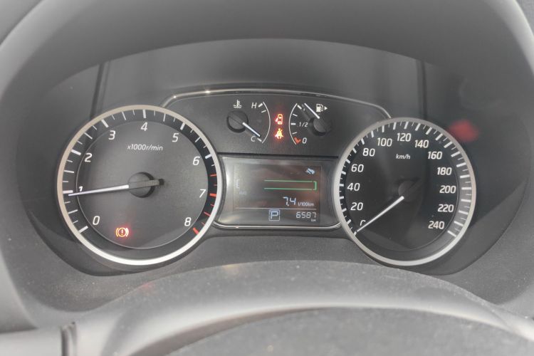 日产 轩逸 2024款 经典 1.6XE CVT舒适版中控内饰14