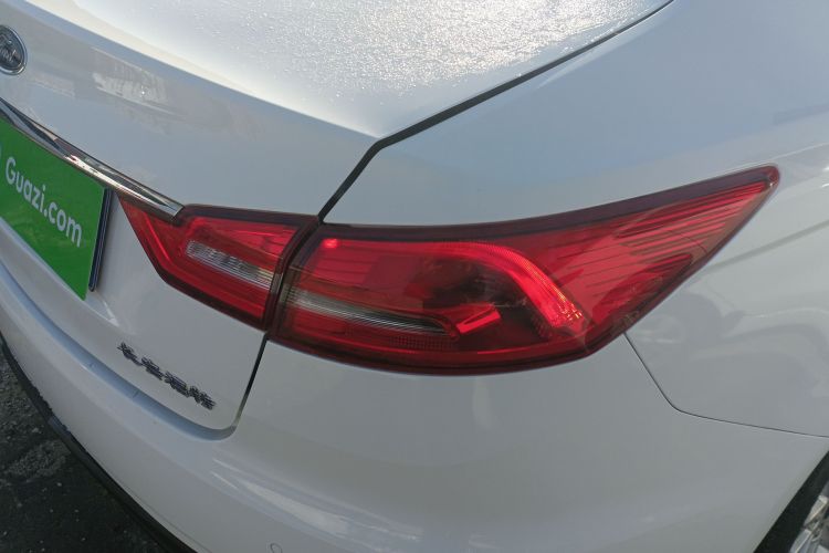 福特 福睿斯 2019款 1.5L 自动质享型车身外观9