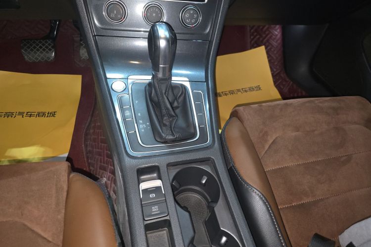 大众 高尔夫 2018款  230TSI 自动豪华型中控内饰18
