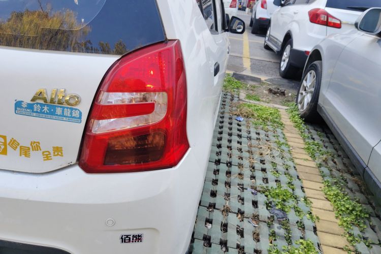 铃木 奥拓 2013款 改款 1.0L 手动舒适型车身外观6006