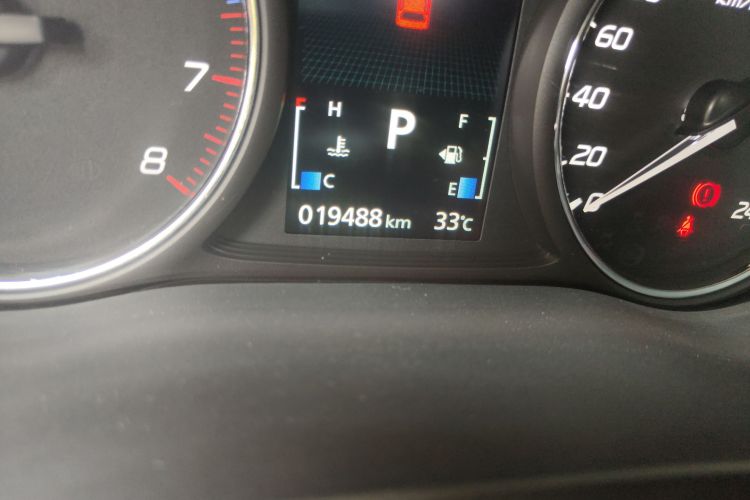 三菱 欧蓝德(进口) 2016款 2.4L 四驱精英版 5座中控内饰15