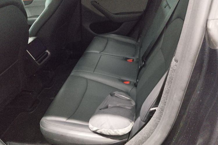 特斯拉 Model Y 2025款 后轮驱动 首发版中控内饰21