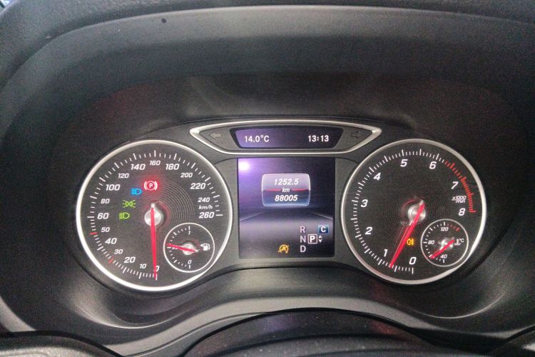 奔驰B级 2018款 B 200 时尚型中控内饰14