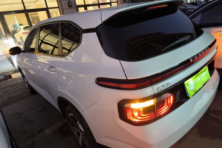 宝骏RM-5 2019款 1.5T 手动24小时在线精英型 5座车身外观4