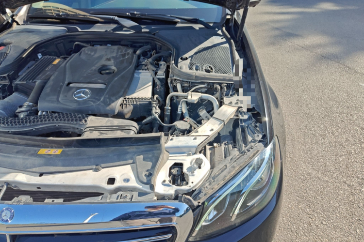 奔驰E级 2017款 E 300 L 豪华型局部细节9007