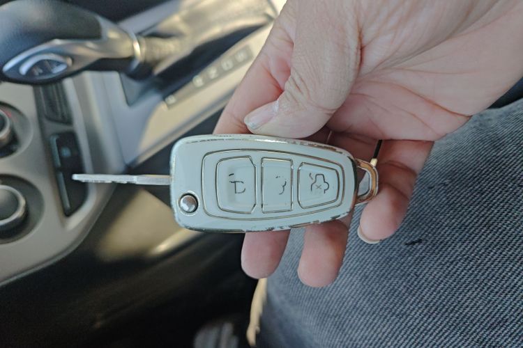 福特 福克斯 2012款 两厢 1.6L 自动舒适型中控内饰11