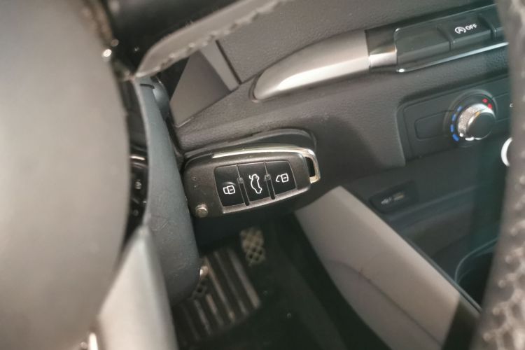 奥迪A3 2019款 Sportback 35 TFSI 进取型 国V中控内饰7001