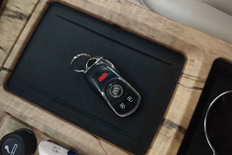 别克GL8 2018款 ES 28T 舒适型 国VI中控内饰11