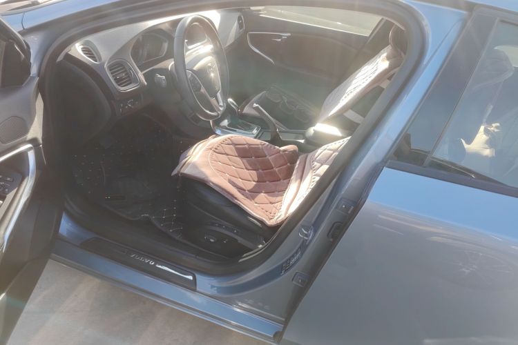 沃尔沃V40 2018款 T3 智逸版中控内饰19