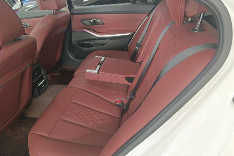 宝马3系 2025款 330Li M运动曜夜套装中控内饰7004