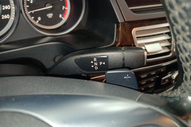 奔驰E级 2015款 E 200 L局部细节18