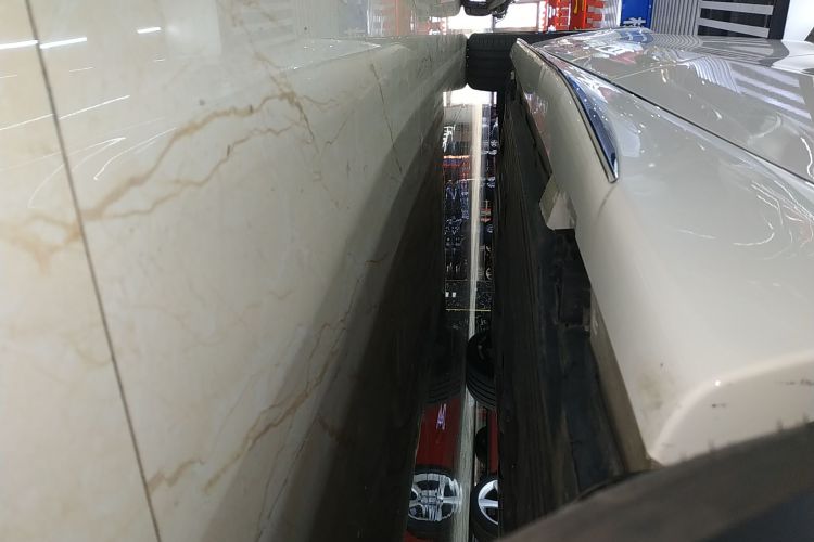 奔驰C级 2023款 改款 C 260 L 运动版局部细节9002