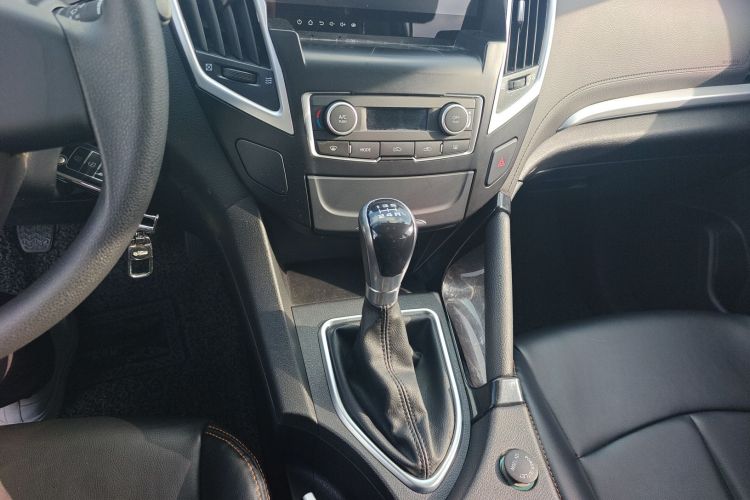 东风风神AX7 2016款 1.4T 手动智尚型中控内饰18