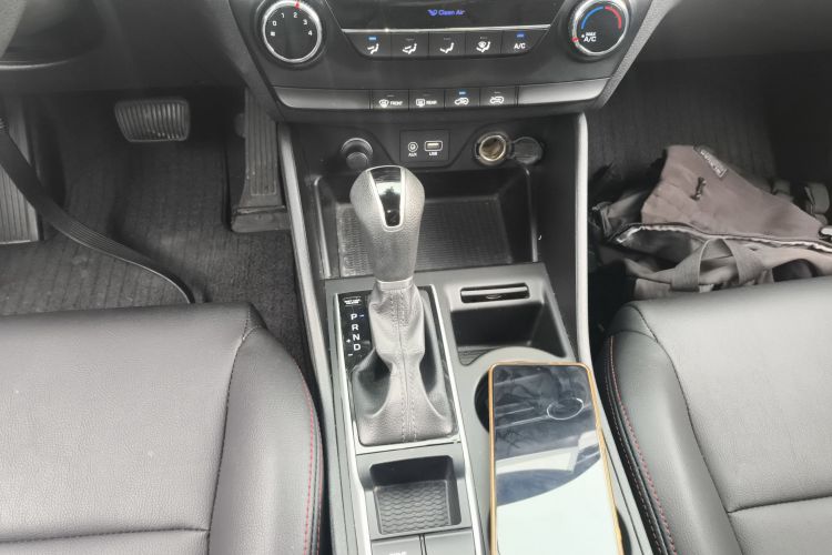 现代 途胜 2015款 1.6T 双离合两驱舒适型局部细节18