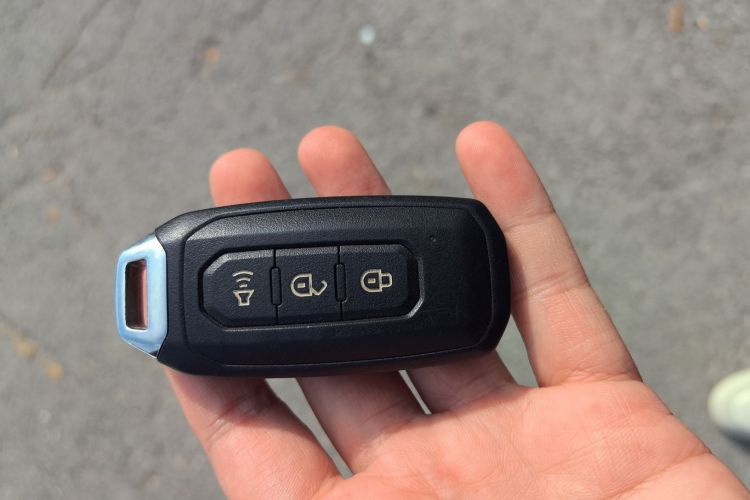 江铃 域虎7 2022款 2.0T自动柴油四驱舒享型标轴中控内饰7001