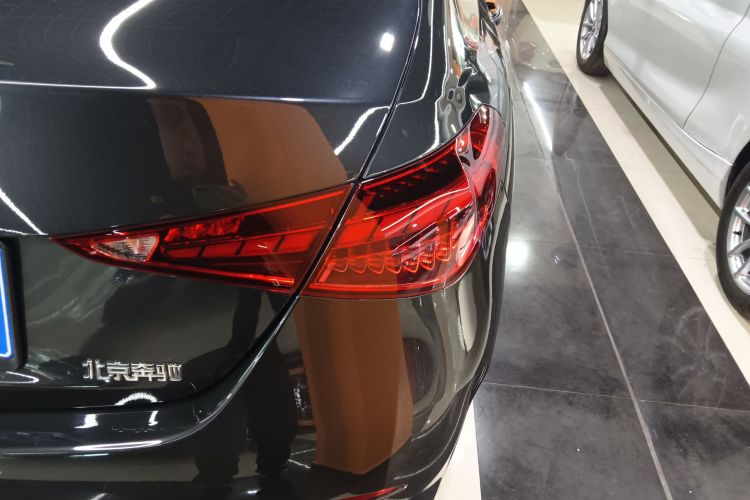 奔驰C级 2023款 改款 C 200 L 运动版车身外观9