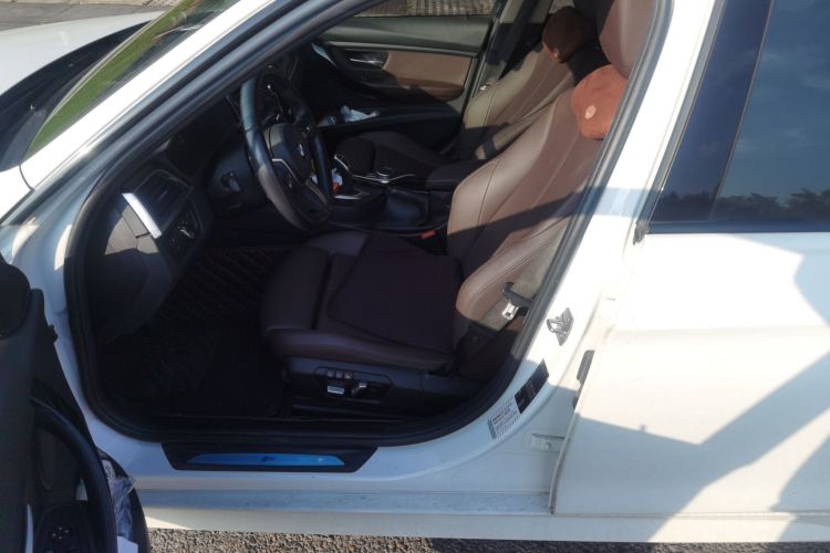 宝马3系 2018款 320Li 领先型M运动套装中控内饰19