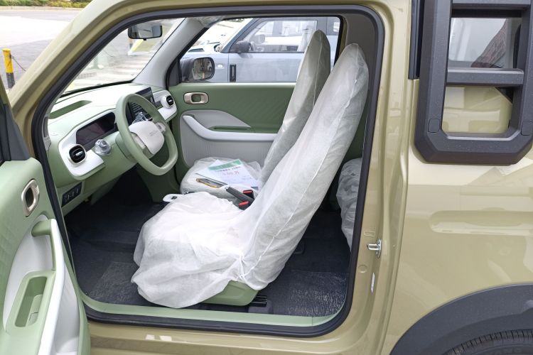 吉利银河 2025款 210km 熊猫骑士中控内饰21