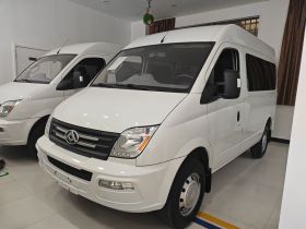 上汽大通MAXUS 新途V80 2023款 2.0T AMT经典傲运通短轴中顶5/6座