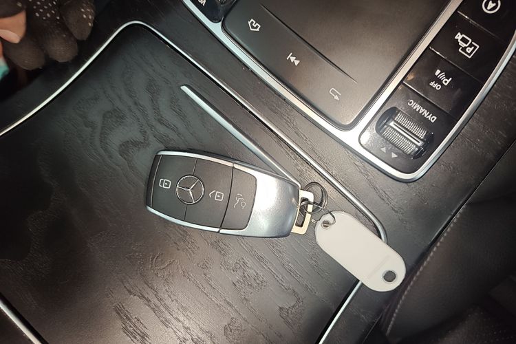 奔驰C级 2019款 C 180 L 时尚型运动版中控内饰11