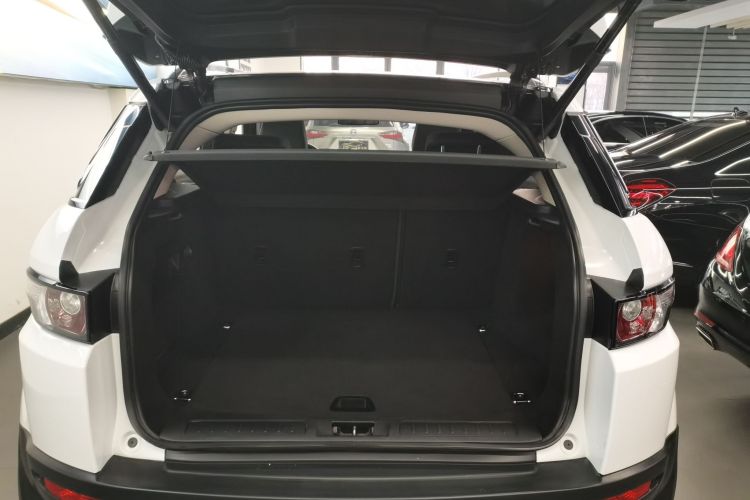 路虎 揽胜极光(进口) 2014款 2.0T 5门耀享版机舱底盘23